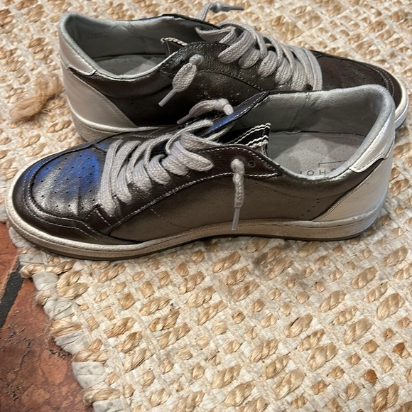 SHU-SHOP Metallic Star-Embellished Women's Sneakers - Picture 7 of 7